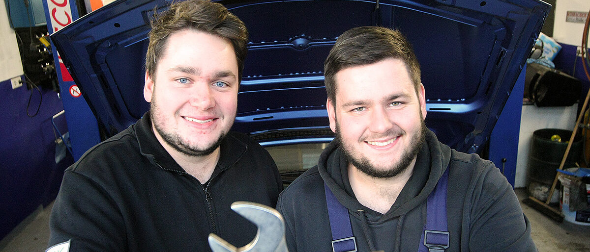 Die Stimmung im Handwerk hellt sich deutlich auf ¿ im Bild die "Handwerker-Zwillinge" Niklas (rechts) und Jonas Fuhrmann aus Dünfus (LK Cochem-Zell), der eine Metallbauer, der andere Kfz-Mechatroniker. Die Stimmung im Handwerk hellt sich deutlich auf ¿ im Bild die "Handwerker-Zwillinge" Niklas (rechts) und Jonas Fuhrmann aus Dünfus (LK Cochem-Zell), der eine Metallbauer, der andere Kfz-Mechatroniker.
