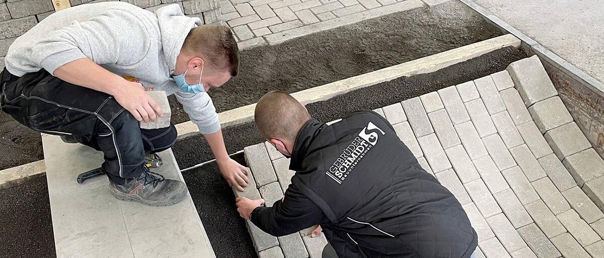 Das Handwerk im Kammerbezirk Koblenz startet mit viel Schwung ins neue Ausbildungsjahr. So hat sich die Zahl neu abgeschlossener Ausbildungsverträge im Straßenbauerhandwerk fast verdoppelt ¿ im Bild Lehrlinge im Rahmen der überbetrieblichen Lehrunterweisung bei der Handwerkskammer Koblenz. Das Handwerk im Kammerbezirk Koblenz startet mit viel Schwung ins neue Ausbildungsjahr. So hat sich die Zahl neu abgeschlossener Ausbildungsverträge im Straßenbauerhandwerk fast verdoppelt ¿ im Bild Lehrlinge im Rahmen der überbetrieblichen Lehrunterweisung bei der Handwerkskammer Koblenz.