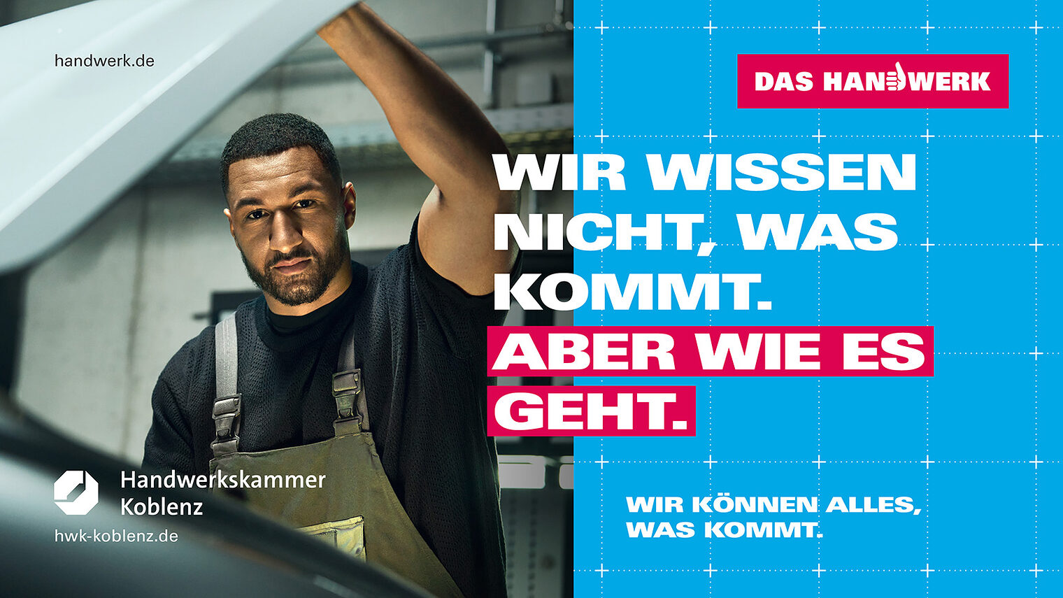 Plakatmotiv 2025, Wir wissen nicht, was kommt. Aber wie es geht. Imagekampagne 2025, Motiv Mechatroniker mit Schriftzug: Wir wissen nicht, was kommt. Aber wie es geht.