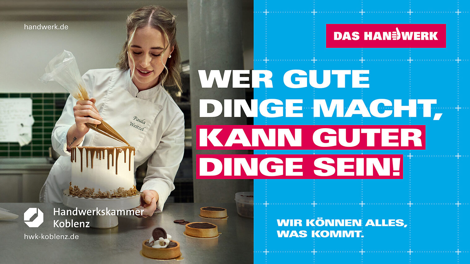 Plakatmotiv 2025, Wer gute Dinge macht, kann guter Dinge sein! Kampagnenmotiv 2025, Konditorin mit Schriftzug_: Wer gute Dinge macht, kann guter Dinge sein!