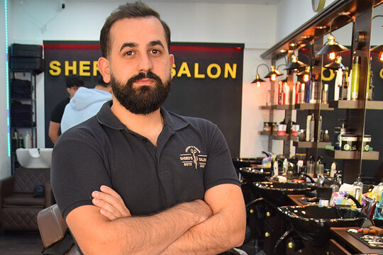 Sharvan Hamiko in seinem Salon. Sharvan Hamiko in seinem Salon.